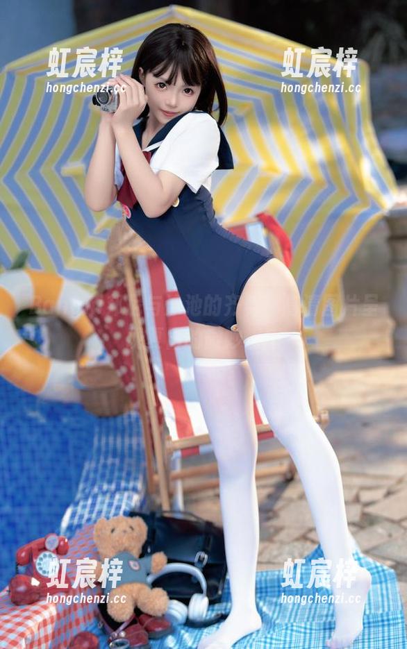 Bangni邦尼 Bangni邦尼与泳池的齐舞:高清图片呈现夏日的微妙情感