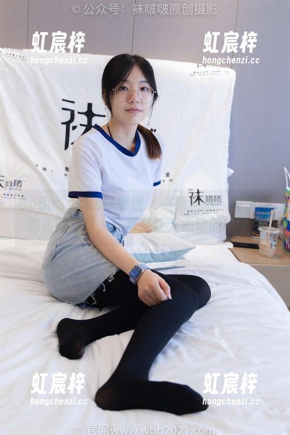 BoBoSocks袜啵啵 - 高清美图：稚予那油亮的白丝，这真是让人心动的瞬间！