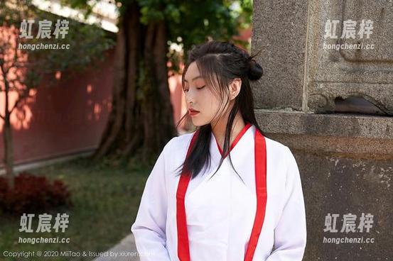 MiiTao蜜桃社-小魔女lily MiiTao蜜桃社 - 小魔女lily的奇幻旅程:私拍图集里的制服故事