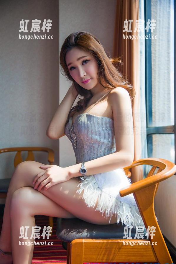 PDL潘多拉-姗姗就打奥特曼 PDL潘多拉 - 姗姗就打奥特曼的短裤写真:阳光、短裤、还有腿—夏天的完美三重奏!