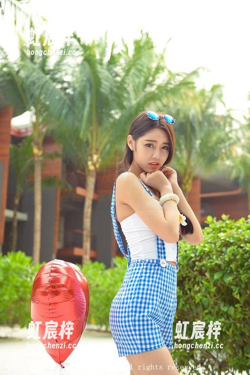 TGOD推女神 - 从图片中看尤Una娜：全套连体衣让人啧啧称奇！