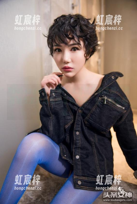 TouTiao头条女神-杨曼妮 TouTiao头条女神 - 无法抗拒的诱惑:杨曼妮女友开启高清写真之旅,感受那份温馨。