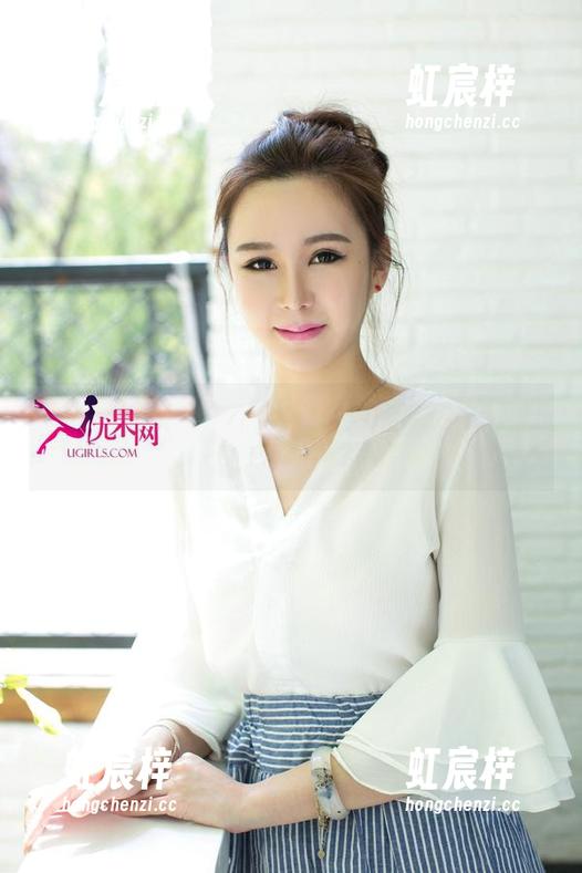 UGirls尤果网 - 谁说有圣光才美？才可儿的吊带美图让你颠覆三观！