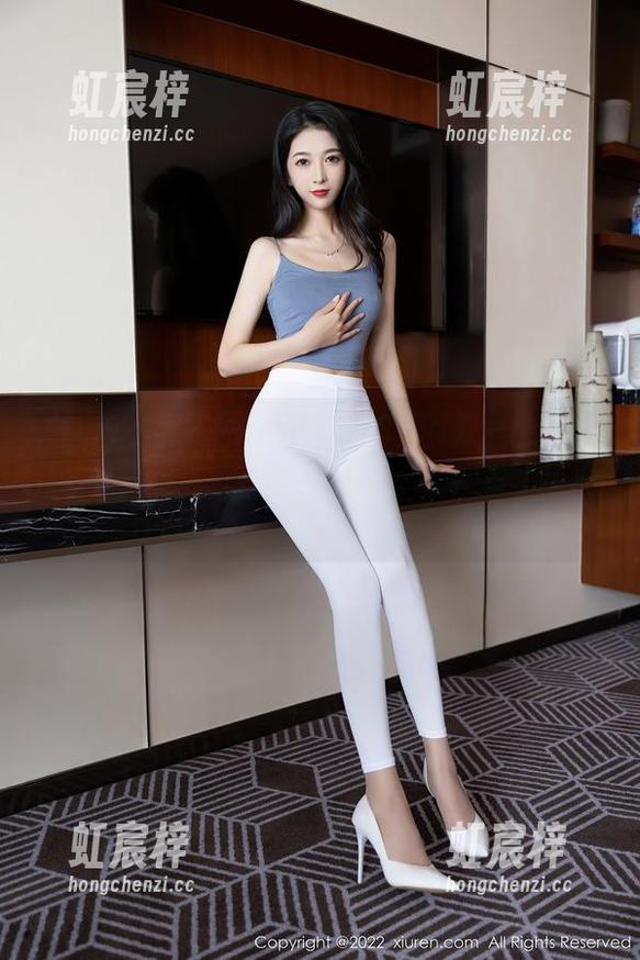 Xiuren秀人网-小狐狸Sica Xiuren秀人网 - 小狐狸Sica教室的最新照片:到底是学习还是调皮?看完就知道!