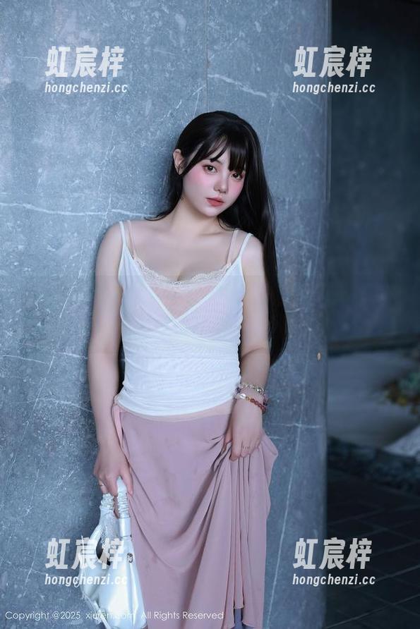 Xiuren秀人网 - 旅拍的奇妙瞬间：张思允Nice带你看三亚作品