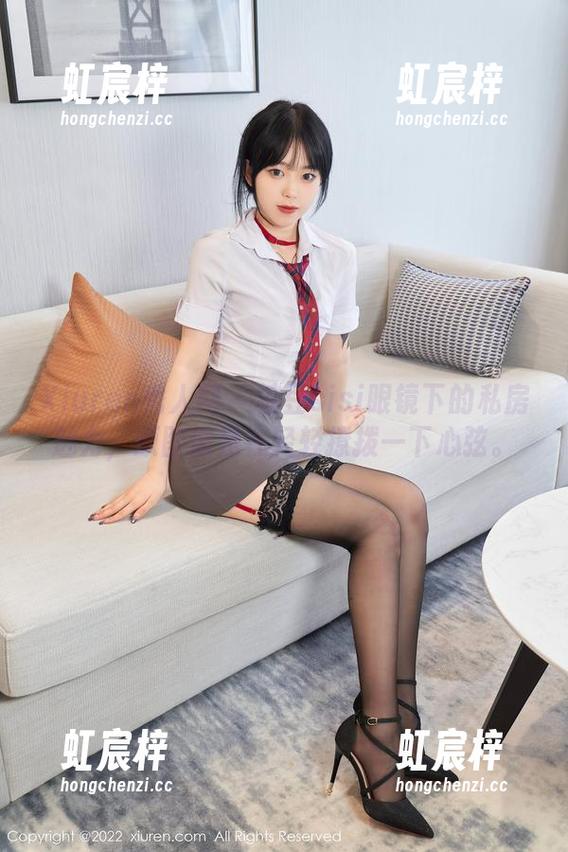 Xiuren秀人网 - 糖豆sisi眼镜下的私房魅力，原图像是在轻轻撩拨一下心弦。