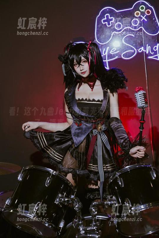 看！这个九曲Jean穿着光荣新春和服的样子，简直是春天的代言人！