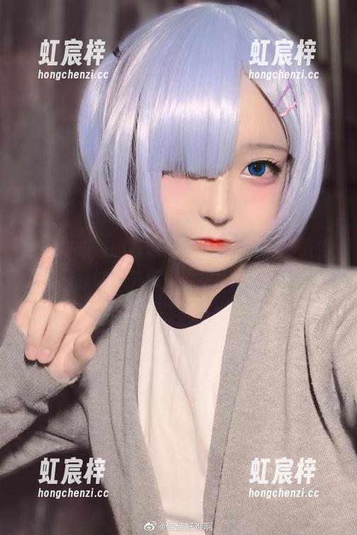 佳佳好难啊的礼服作品：精选而来，直戳我的审美底线，有点刺激！