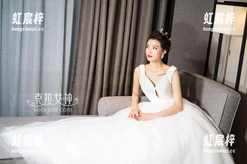 克拉女神 - 纯白的梦境：珊珊清纯写真免费合集等你来翻！
