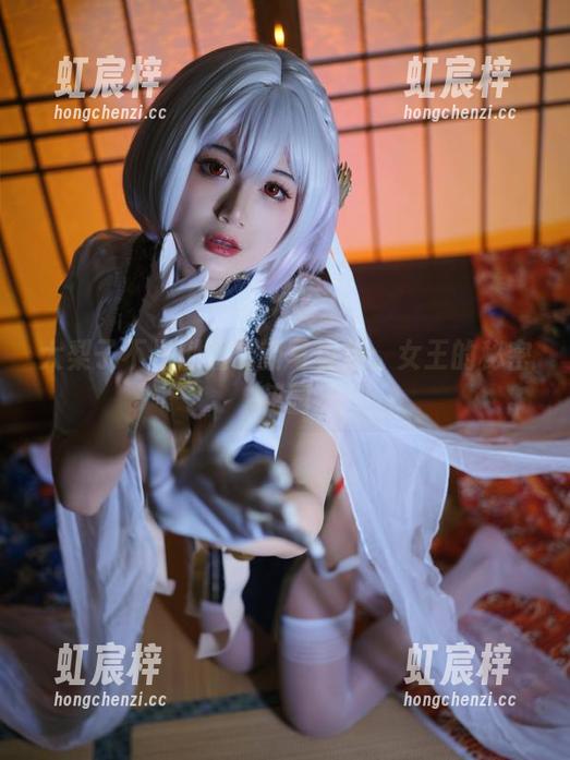 大梨子不是御姐最新写真集：女王的秘密花园