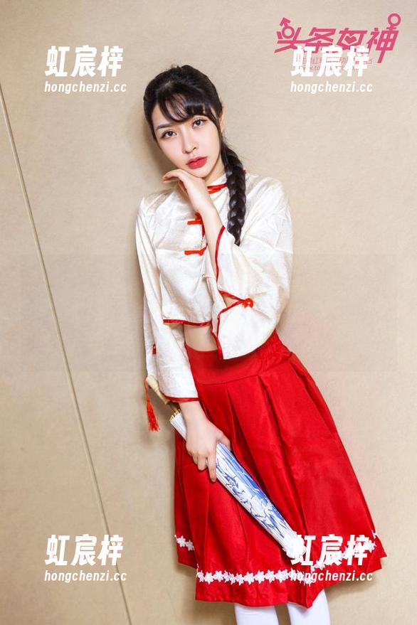 头条女神-小晴子 头条女神 - 更新!小晴子连衣裙作品:她每次的选择都让我直呼“真会选”,太适合她了吧,太闪了!