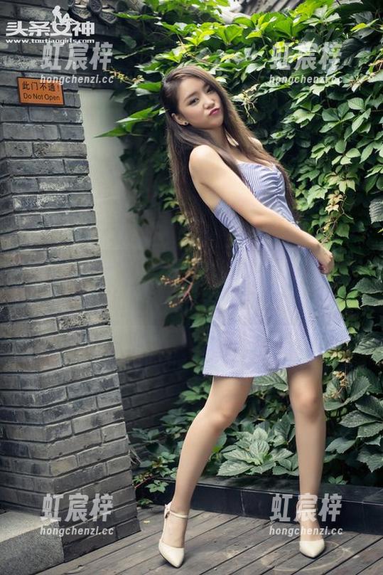 头条女神 - 原图资源中的琳琳厨娘，光影交错间掩藏了多少秘密？