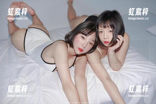 “姜仁卿(강인경)+圣诞快乐”=原图里的奇妙组合，图册里尽显幽默！