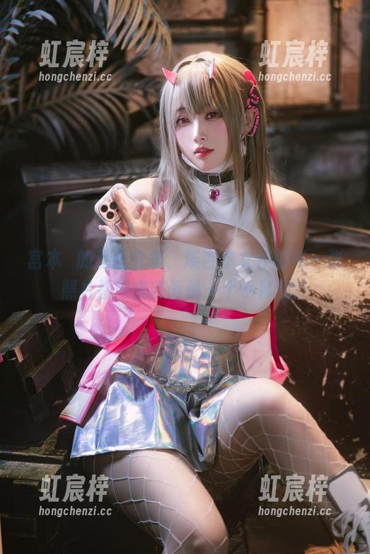 宫本桜的私拍合集，埃吉尔女仆的每一张照片都好像在诉说一个小秘密。