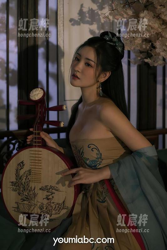 尤蜜荟 - 看小热巴如何用私房美图勾勒OL的清晨幻想！