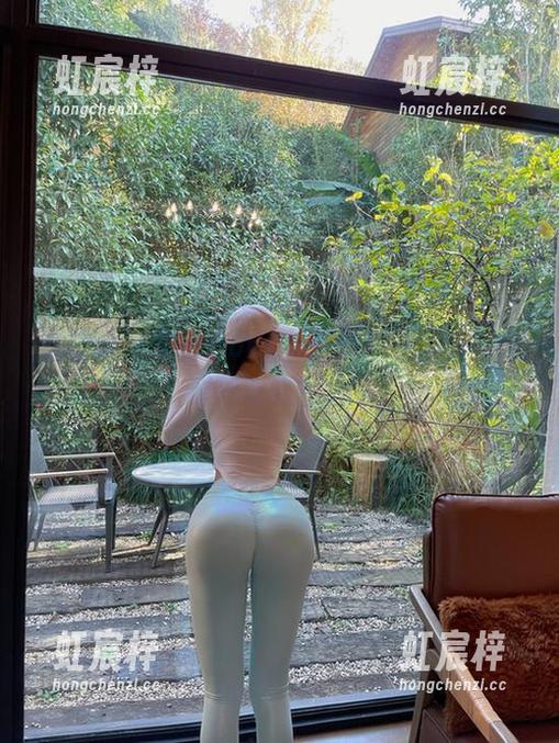 微密圈 - 左公子666与性感紫色，共舞在原图和照片之间