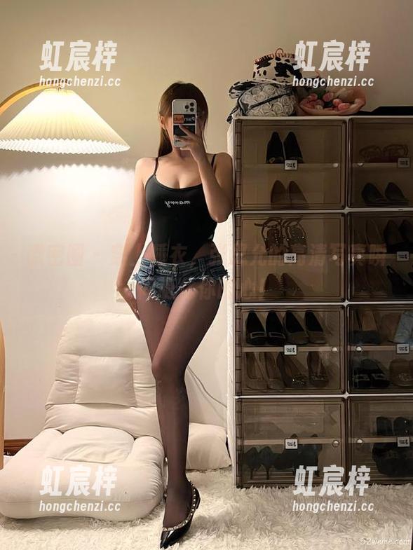 微密圈 - 穿上睡衣，张思允的高清写真瞬间萌化你的心！