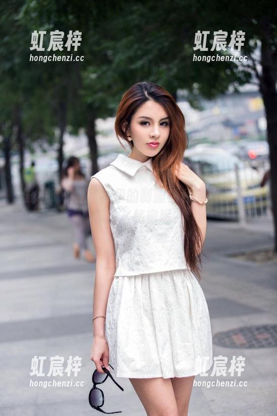 推女郎 - 寻觅杨伊的制服福利：原图里藏着什么秘密呢？