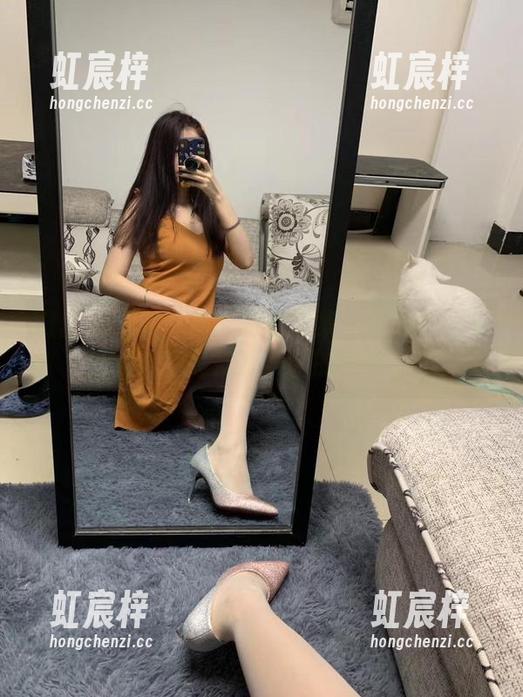提袜少女 微密圈 - 提袜少女精选图集:打败你的不是女神,是那条美腿的吸引力!