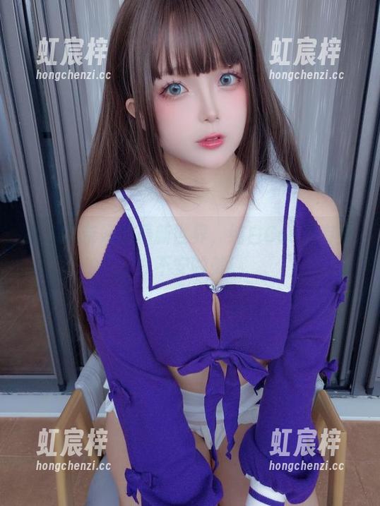 踏入日奈娇的最新世界，纯白Cos里有些许不安的美！