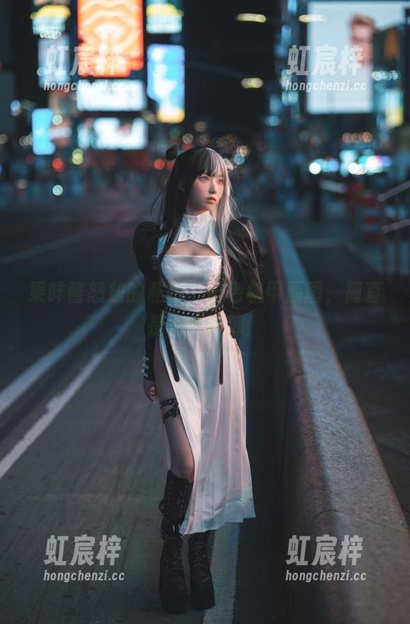 果咩酱 果咩酱怒放的私拍,粉色机甲原图,简直是色彩炸弹!