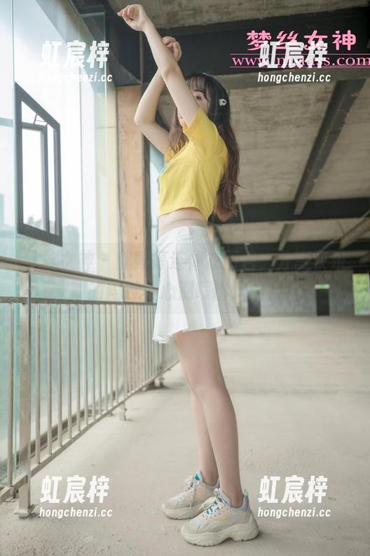 梦丝女神 - 魏婷婷连体衣图包，分享快乐的同时小心别喷出饮料！