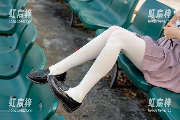 死库水踩物50D白丝，森萝财团在线写真：让你重新定义‘湿’的感觉！