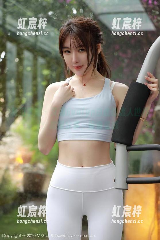 模范学院-艾莉Evelyn 模范学院 - 艾莉Evelyn白丝的迷人世界:原图分享,偷偷看哦