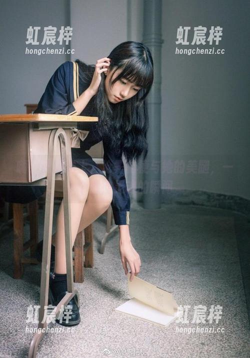 嗨！原图送上，沧霁桔梗与她的美腿，一个透彻灵魂的瞬间