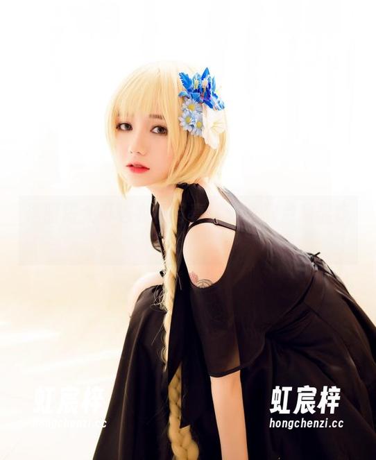 洛丽塔大哥连衣裙写真：分享那点略显疯狂的美丽