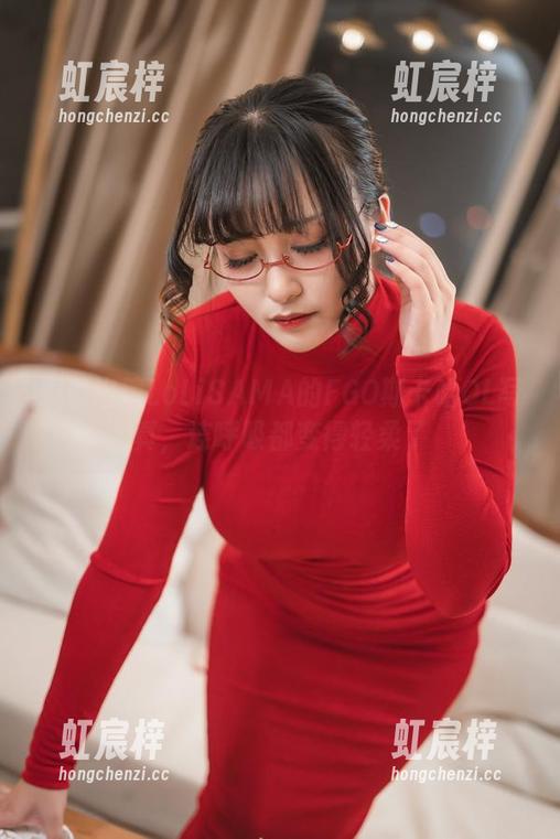 观看洛璃LoLiSAMA的FGO斯卡哈OL写真，连呼吸都变得轻柔了