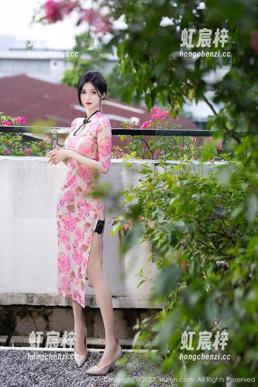 秀人网 - 杏子Yada与旗袍：一场美图的浪漫探索，分享你的心动瞬间！