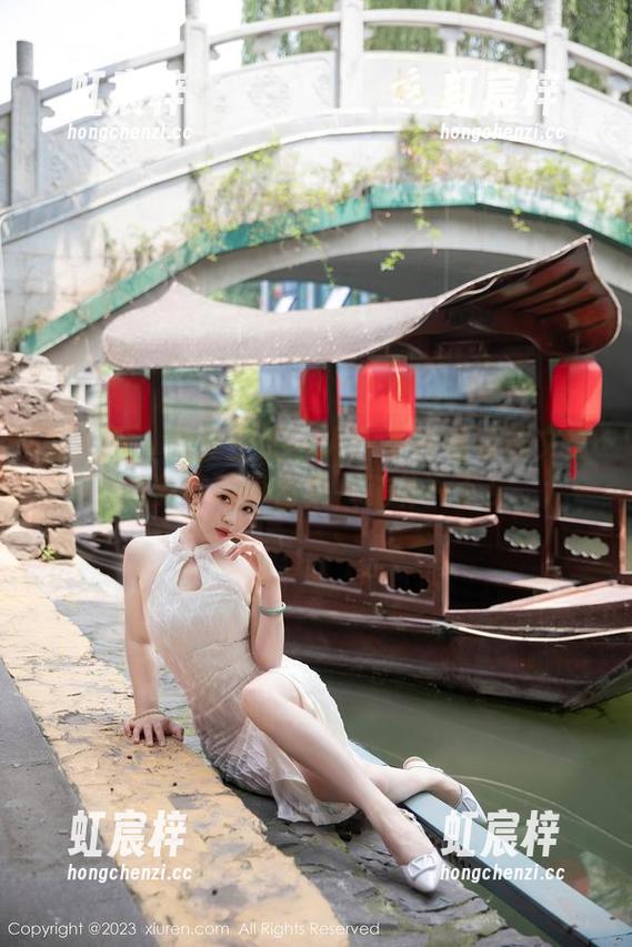 秀人网 - 教室空无一人？不如看看林文文的免费写真合集，脑补一下！