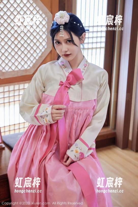 秀人网-芭比KIKI 秀人网 - 当红裙遇上芭比KIKI:美图合集,光影中的调皮游戏