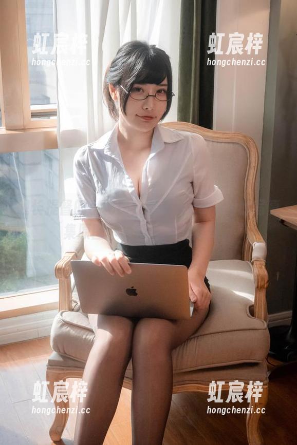 舰长提督的小秘密：糖果果Candy的写真集原图，甜得让人心痒痒。