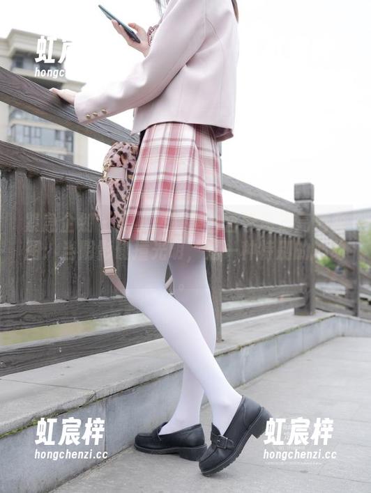 紧急企划-小枫 紧急企划 - 把小枫的黑白哲学装进高清套图:当阴影碰撞光明,是一种特别的心动。