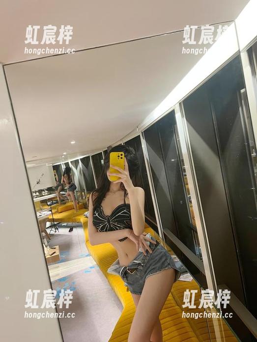 微密圈 - 缺个司机的葛征写真原图：别再催车了，快来欣赏这浪漫吧