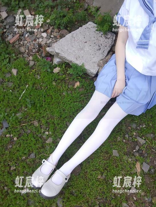 西尔酱红裙：在这个高清图库里，竟然有种一见如故的感觉！
