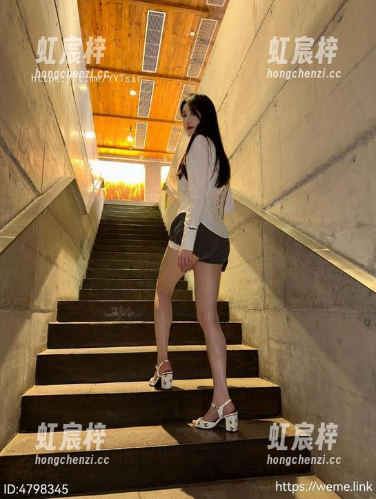 微密圈 - 黑丝诱惑，轩子巨二兔怎能不看？作品集中的每张都像是在偷偷发信息！