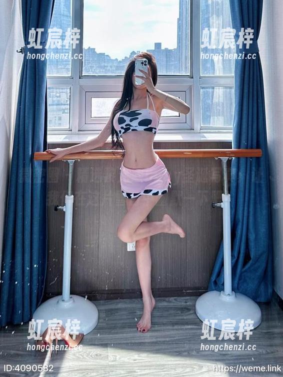 黎允熙baby 微密圈 - 精选黎允熙baby圣诞写真:让我们在这片雪白中幽默一下吧!